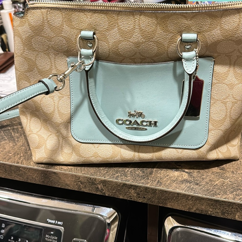 Authentic coach Almost brand new worn only 2 times